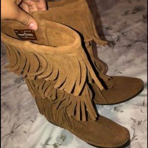 Fringe boots